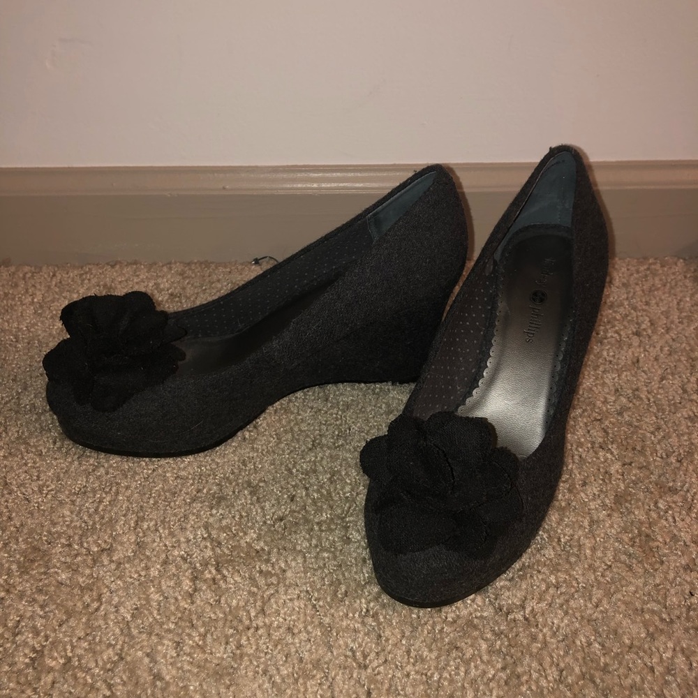 Lindsey Phillips comfortable grey wedges